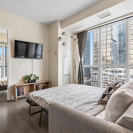 3 Bedroom Beside Cn Tower With Parking Downtown Toronto Zewnętrze zdjęcie