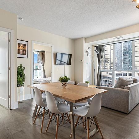 3 Bedroom Beside Cn Tower With Parking Downtown Toronto Zewnętrze zdjęcie