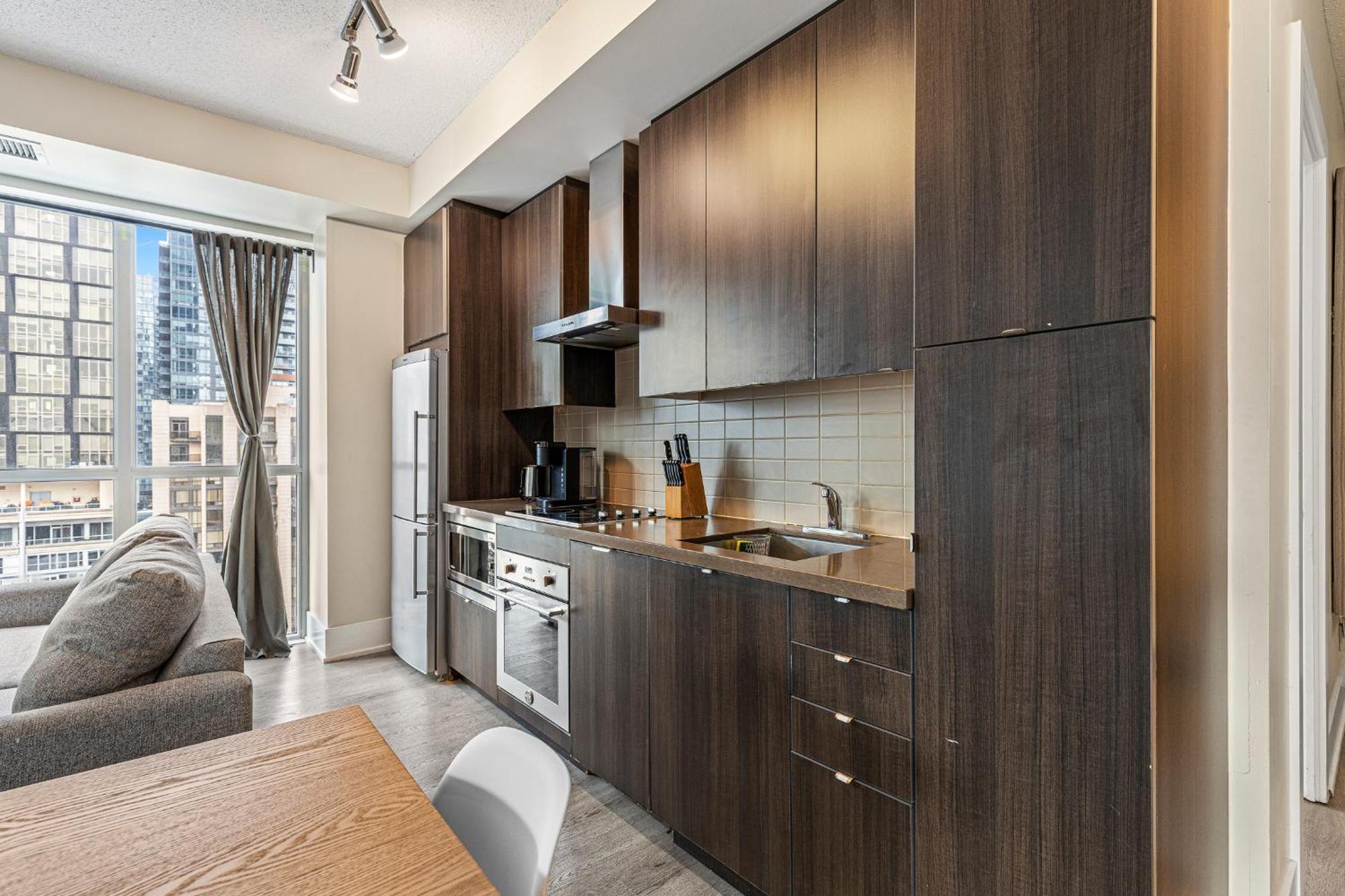 3 Bedroom Beside Cn Tower With Parking Downtown Toronto Zewnętrze zdjęcie