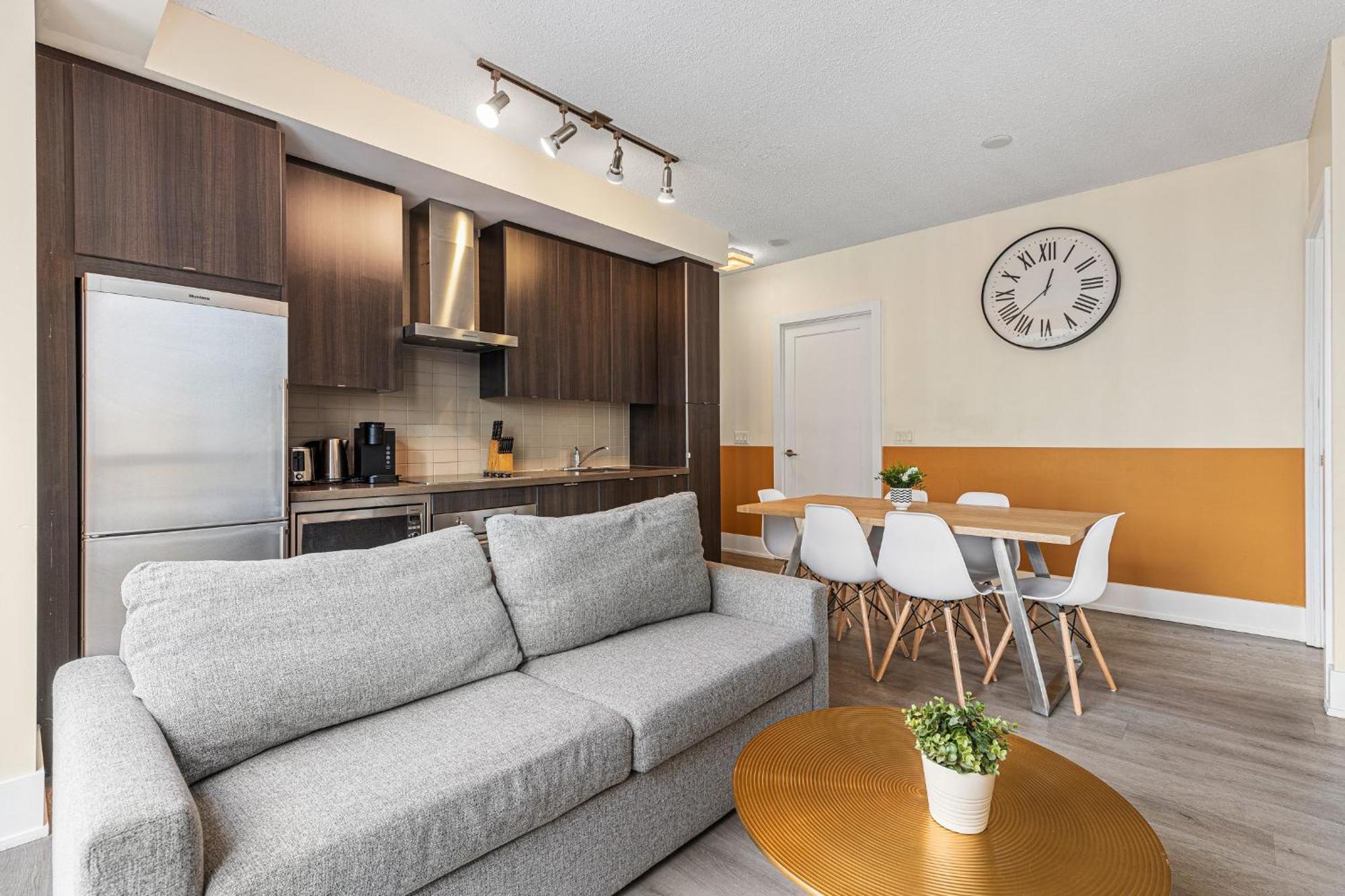 3 Bedroom Beside Cn Tower With Parking Downtown Toronto Zewnętrze zdjęcie