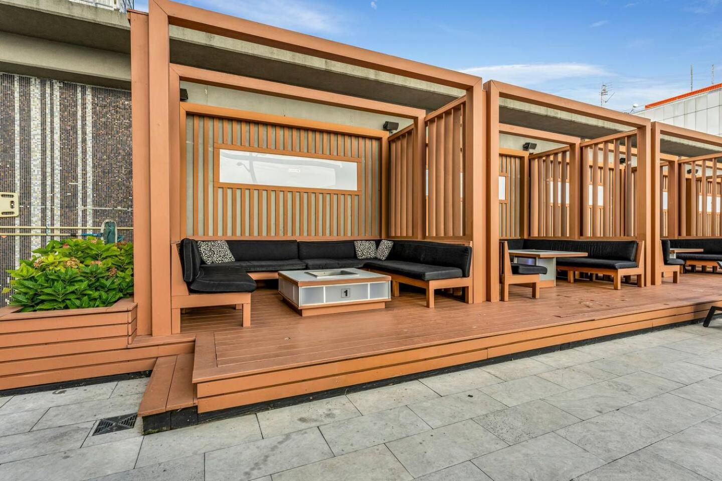 3 Bedroom Beside Cn Tower With Parking Downtown Toronto Zewnętrze zdjęcie