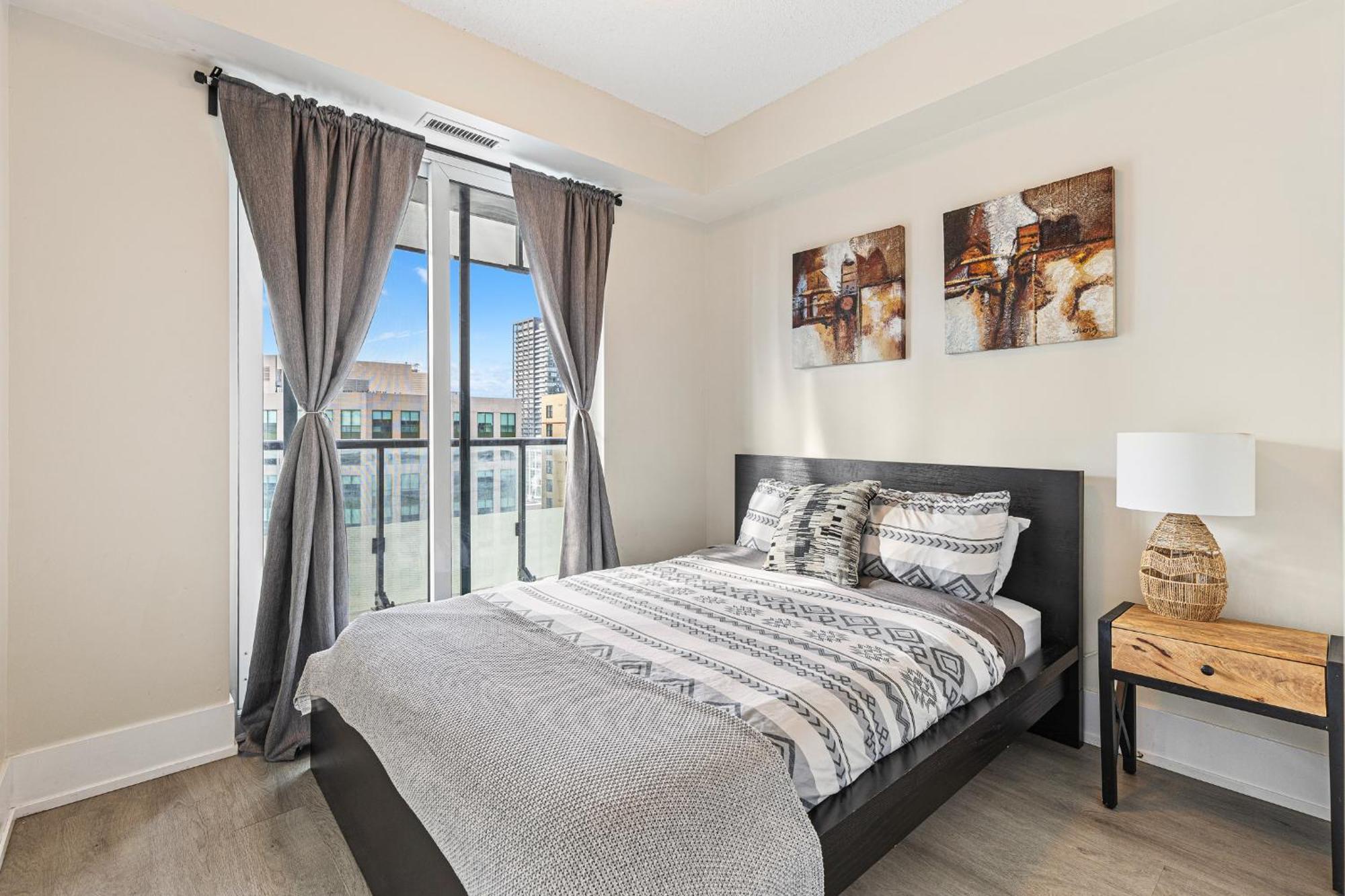 3 Bedroom Beside Cn Tower With Parking Downtown Toronto Zewnętrze zdjęcie
